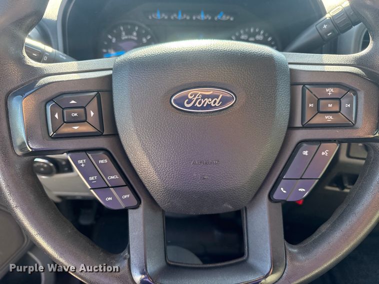 image for item DJ7988 2017 Ford F-250 SuperCab pickup truck