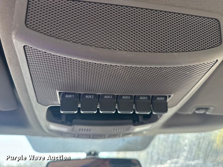 image for item DJ7988 2017 Ford F-250 SuperCab pickup truck