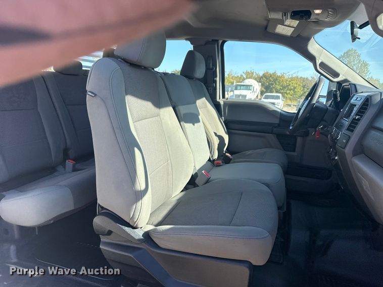 image for item DJ7988 2017 Ford F-250 SuperCab pickup truck