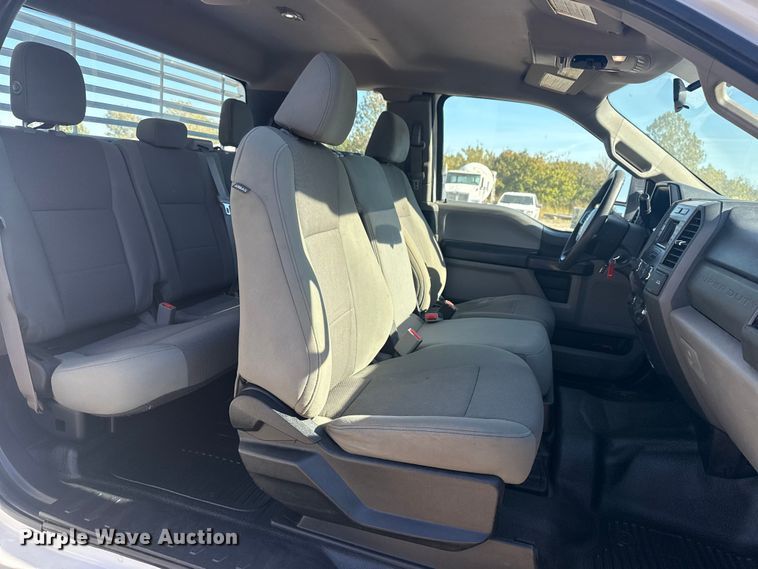 image for item DJ7988 2017 Ford F-250 SuperCab pickup truck