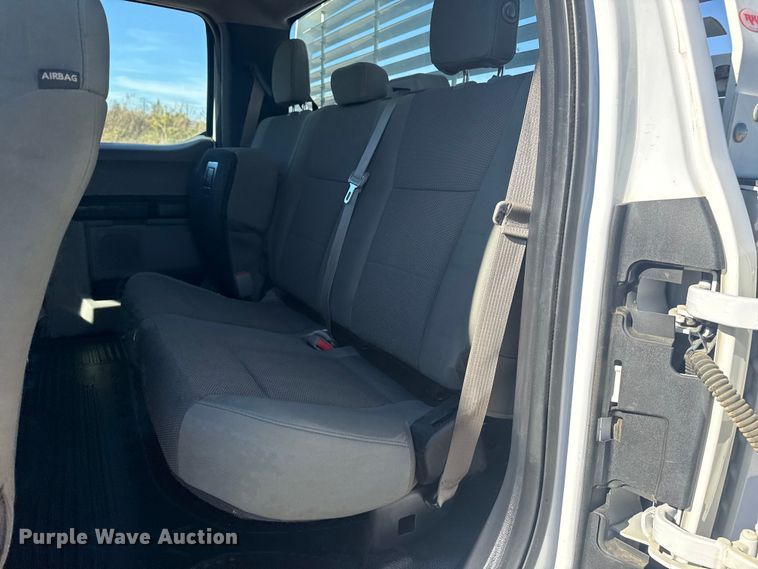 image for item DJ7988 2017 Ford F-250 SuperCab pickup truck