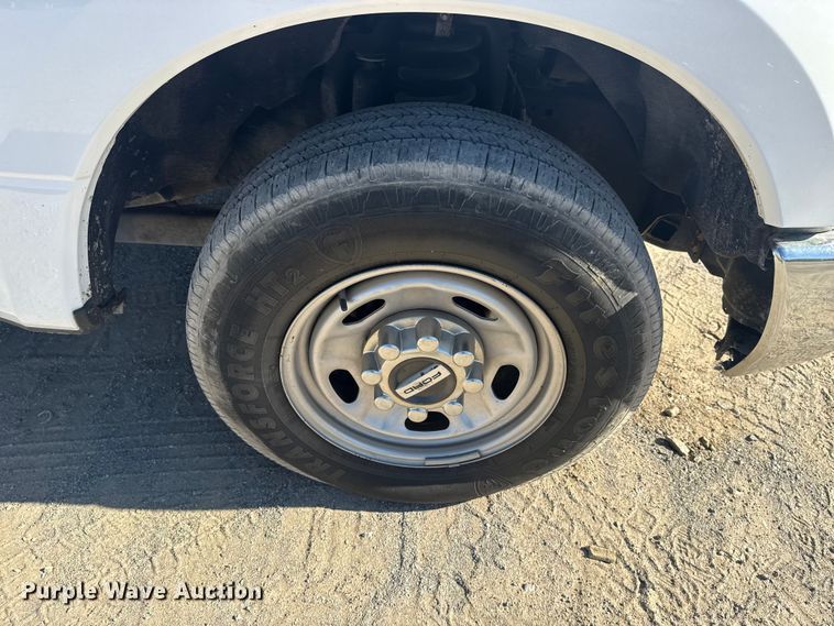 image for item DJ7988 2017 Ford F-250 SuperCab pickup truck