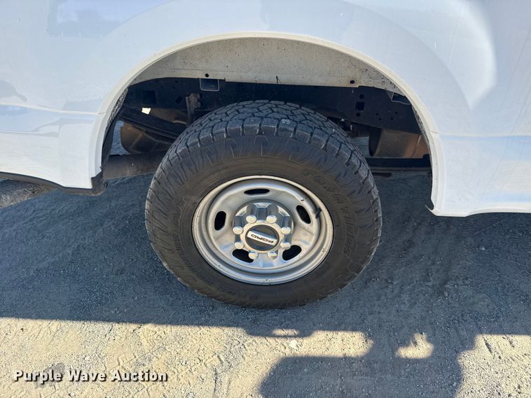 image for item DJ7988 2017 Ford F-250 SuperCab pickup truck