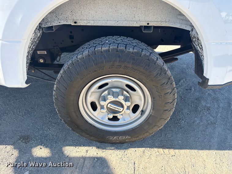 image for item DJ7988 2017 Ford F-250 SuperCab pickup truck