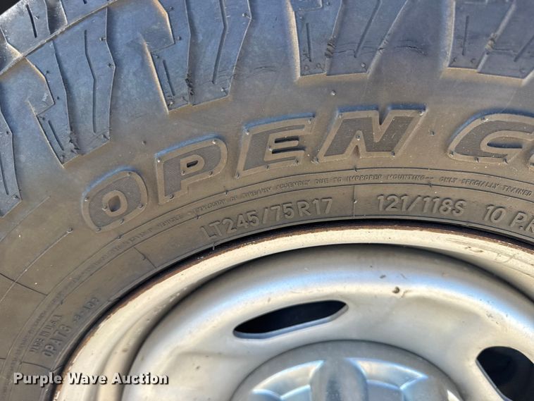 image for item DJ7988 2017 Ford F-250 SuperCab pickup truck