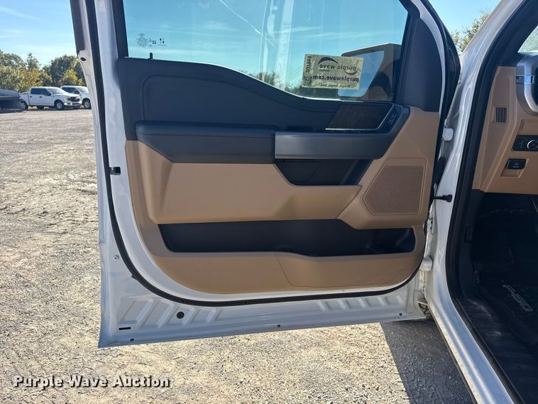 image for item DJ7989 2021 Ford F-150 SuperCrew pickup truck