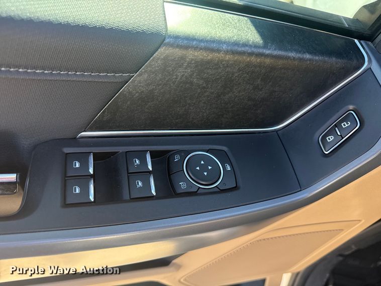 image for item DJ7989 2021 Ford F-150 SuperCrew pickup truck