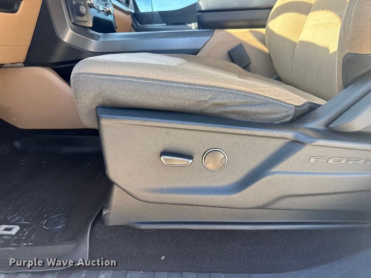 image for item DJ7989 2021 Ford F-150 SuperCrew pickup truck