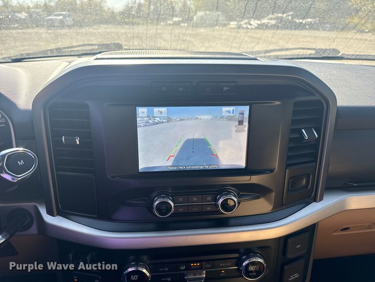 image for item DJ7989 2021 Ford F-150 SuperCrew pickup truck