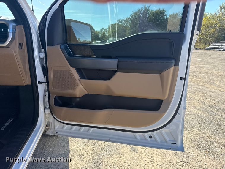 image for item DJ7989 2021 Ford F-150 SuperCrew pickup truck