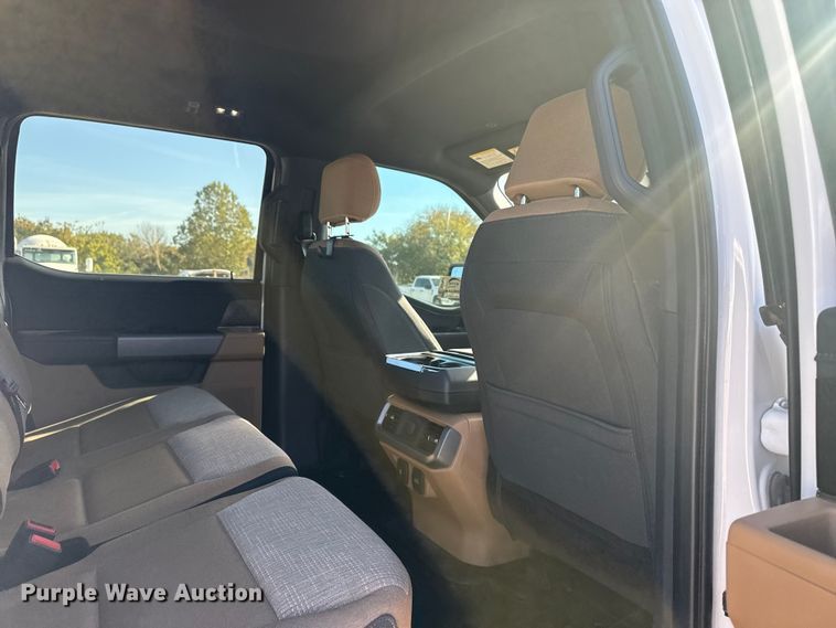 image for item DJ7989 2021 Ford F-150 SuperCrew pickup truck