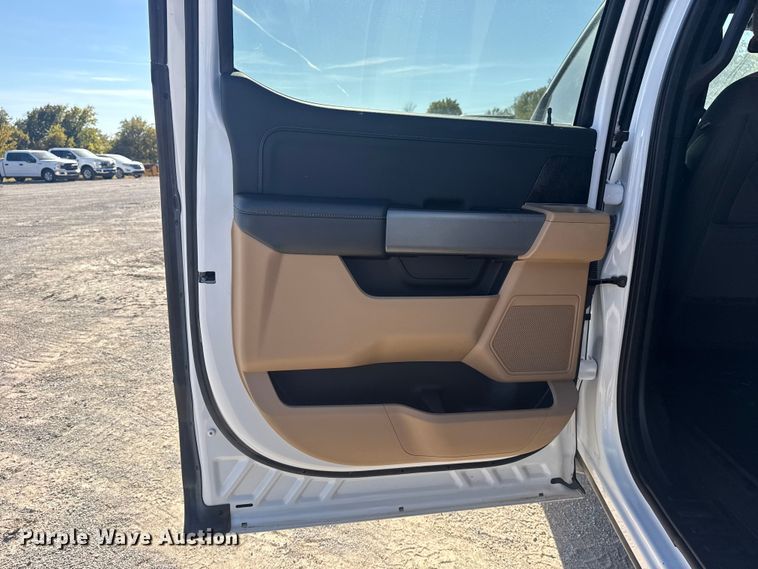 image for item DJ7989 2021 Ford F-150 SuperCrew pickup truck