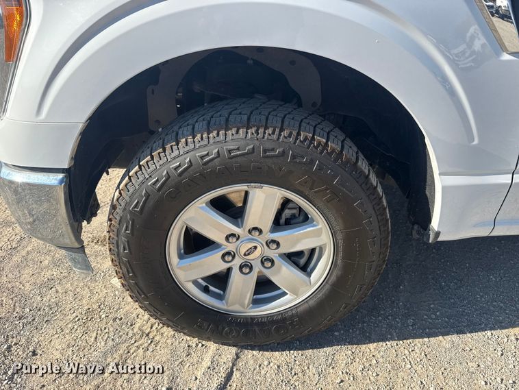 image for item DJ7989 2021 Ford F-150 SuperCrew pickup truck