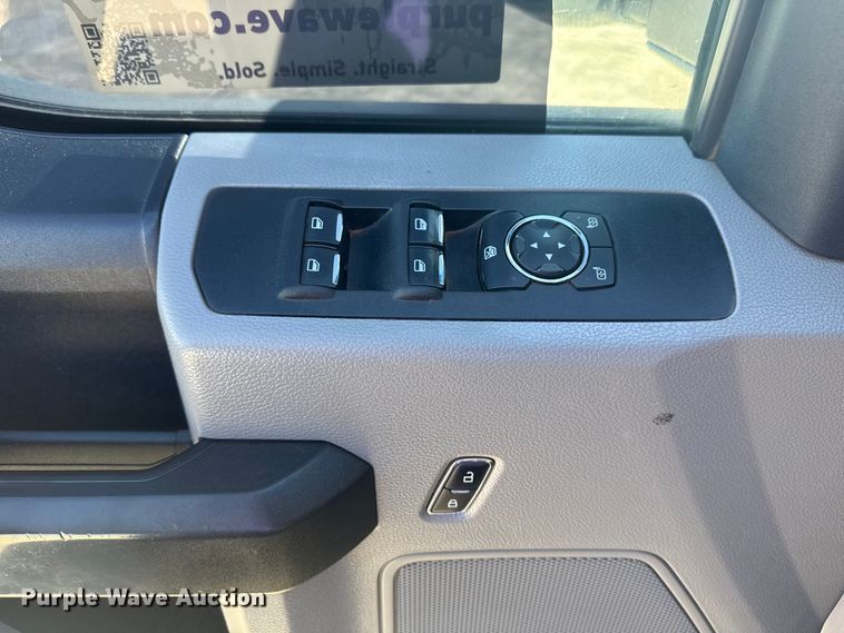 image for item DJ7990 2020 Ford F-250 SuperCab pickup truck