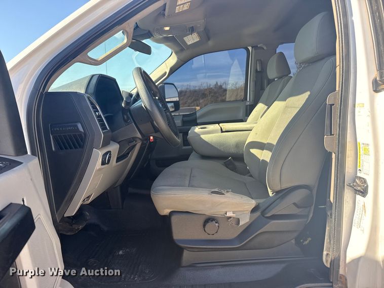 image for item DJ7990 2020 Ford F-250 SuperCab pickup truck