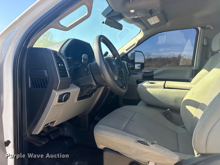 image for item DJ7990 2020 Ford F-250 SuperCab pickup truck