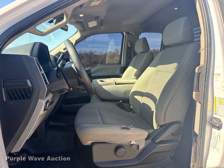 image for item DJ7990 2020 Ford F-250 SuperCab pickup truck