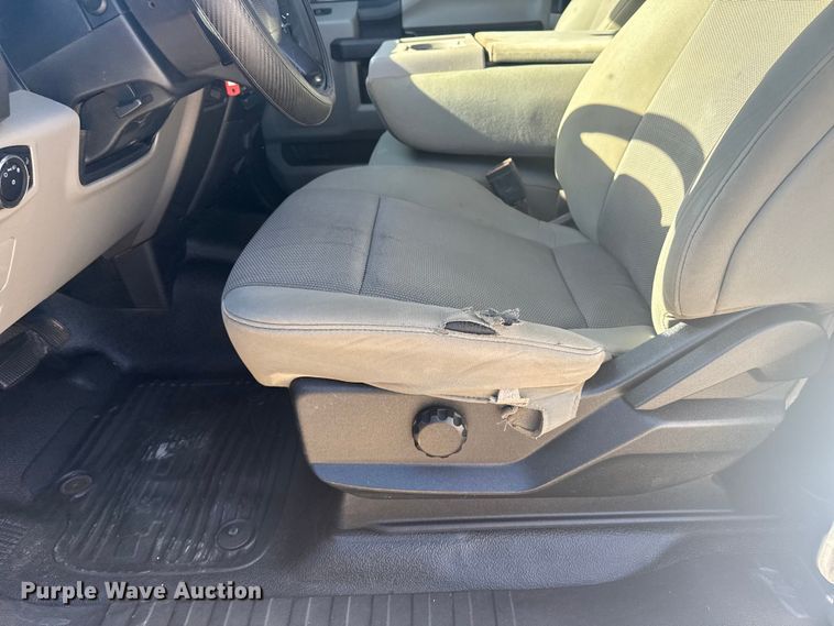 image for item DJ7990 2020 Ford F-250 SuperCab pickup truck