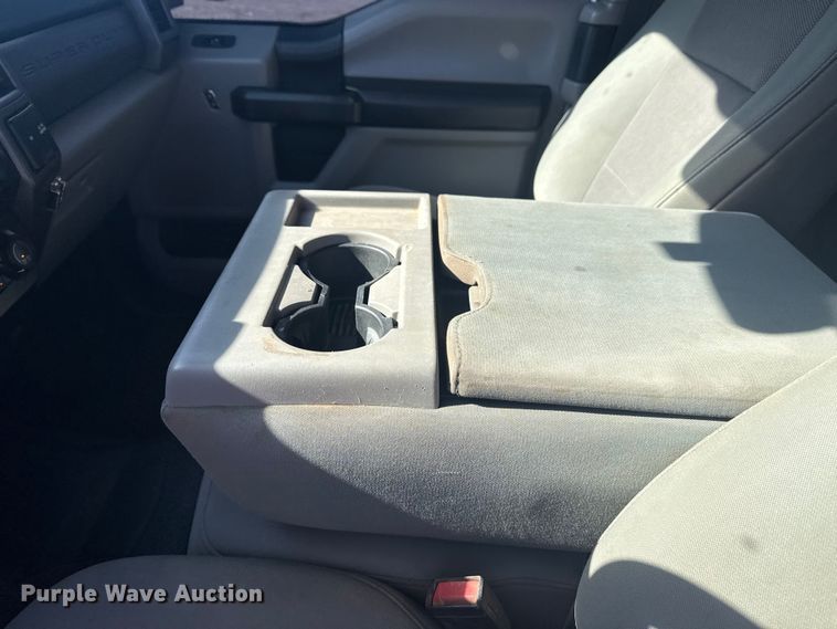 image for item DJ7990 2020 Ford F-250 SuperCab pickup truck