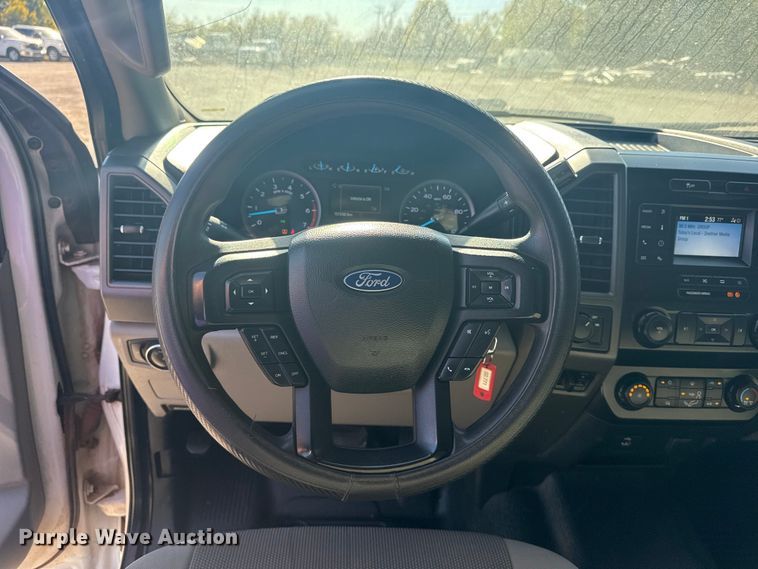 image for item DJ7990 2020 Ford F-250 SuperCab pickup truck