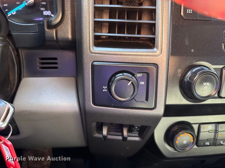 image for item DJ7990 2020 Ford F-250 SuperCab pickup truck