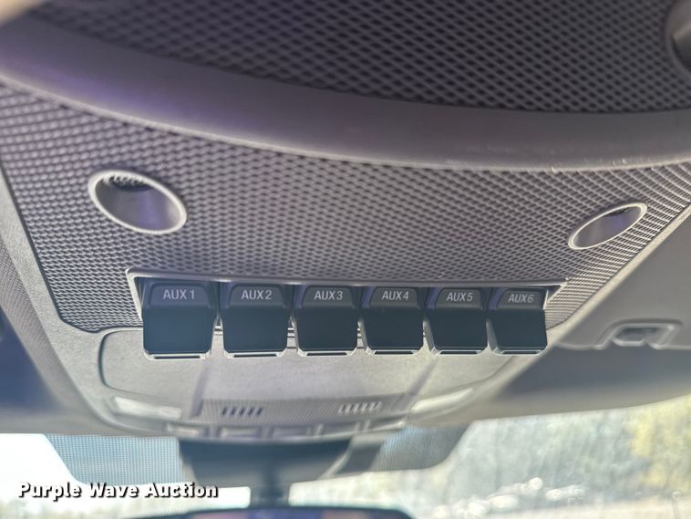 image for item DJ7990 2020 Ford F-250 SuperCab pickup truck