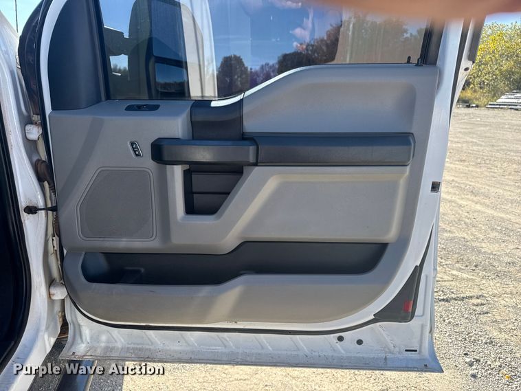 image for item DJ7990 2020 Ford F-250 SuperCab pickup truck