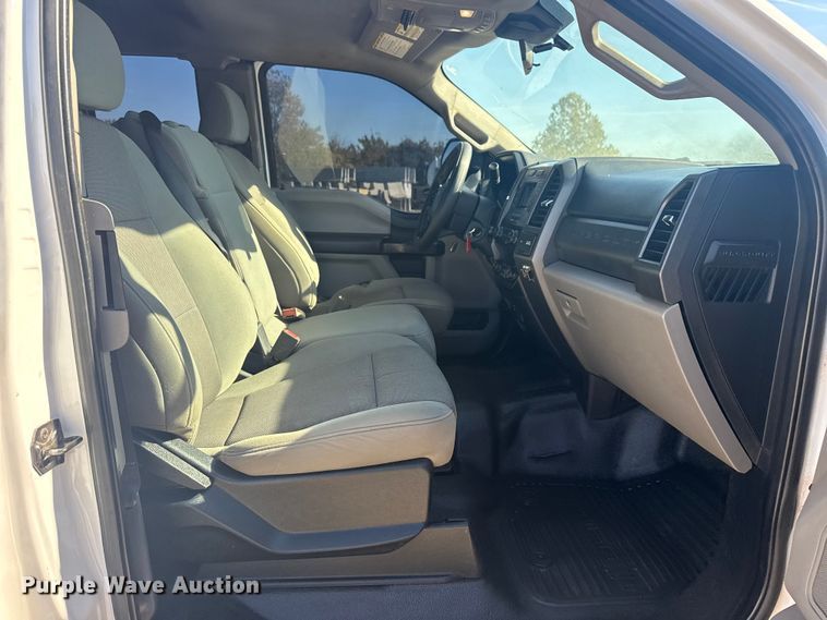 image for item DJ7990 2020 Ford F-250 SuperCab pickup truck