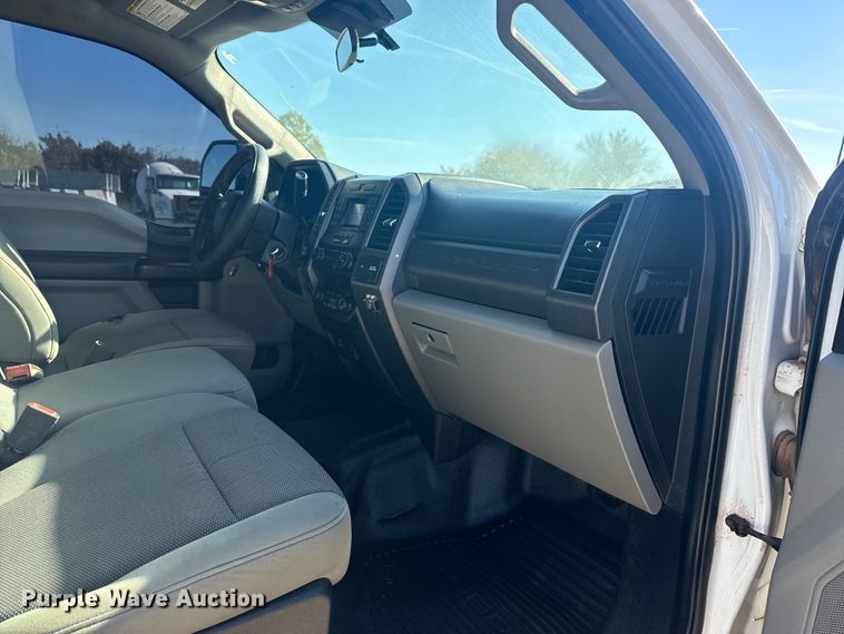 image for item DJ7990 2020 Ford F-250 SuperCab pickup truck