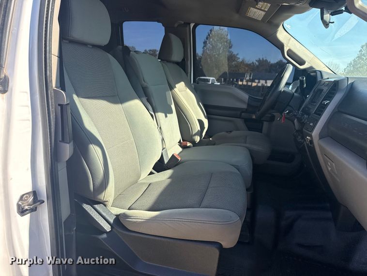 image for item DJ7990 2020 Ford F-250 SuperCab pickup truck