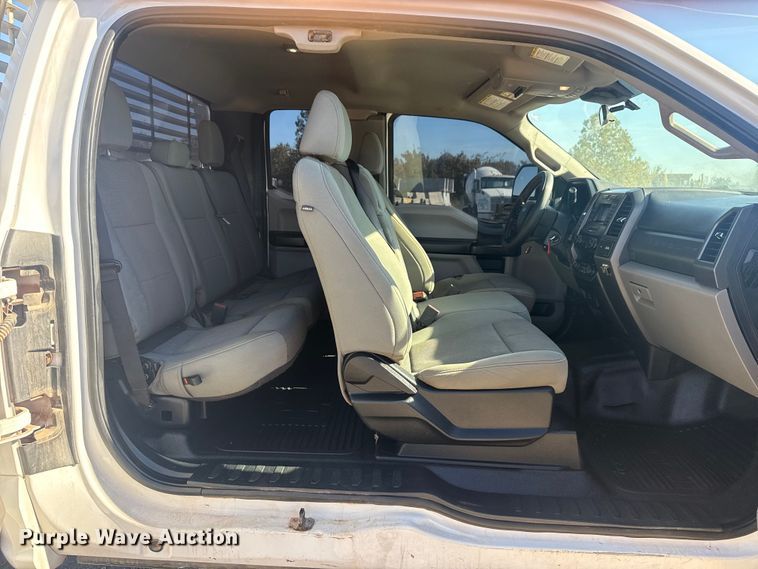 image for item DJ7990 2020 Ford F-250 SuperCab pickup truck