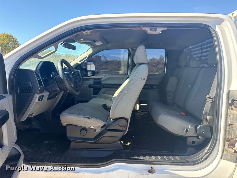 image for item DJ7990 2020 Ford F-250 SuperCab pickup truck