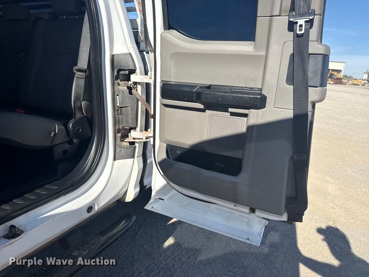 image for item DJ7990 2020 Ford F-250 SuperCab pickup truck