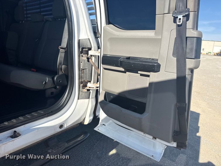 image for item DJ7990 2020 Ford F-250 SuperCab pickup truck