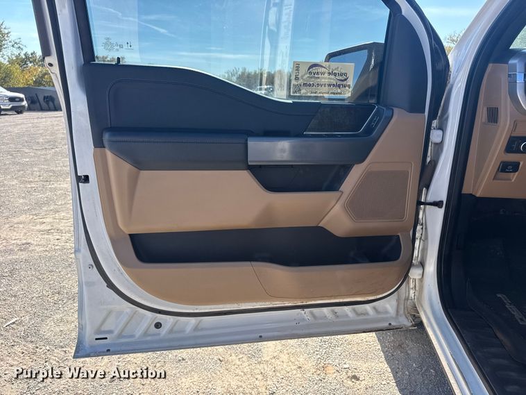 image for item DJ7991 2022 Ford F-150 SuperCrew pickup truck