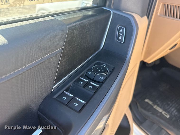 image for item DJ7991 2022 Ford F-150 SuperCrew pickup truck