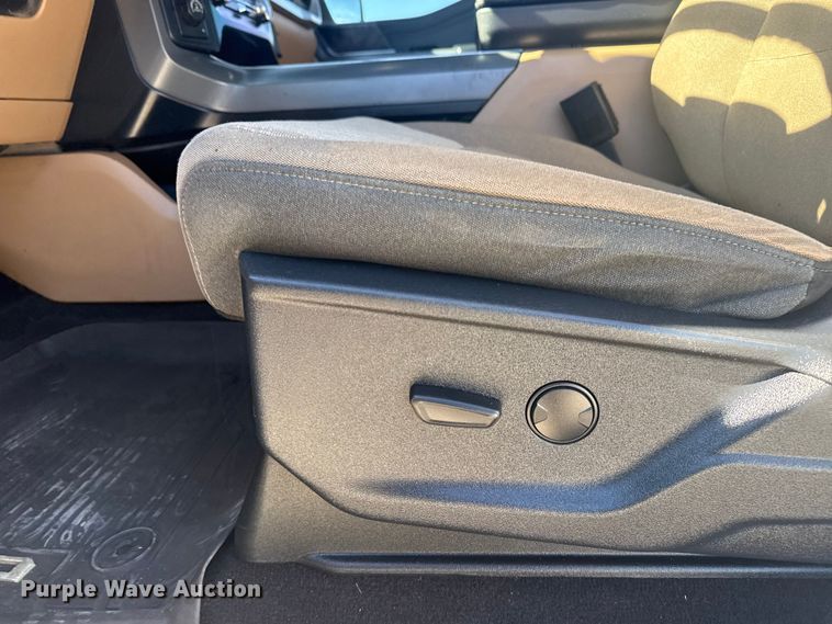 image for item DJ7991 2022 Ford F-150 SuperCrew pickup truck