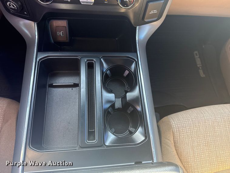 image for item DJ7991 2022 Ford F-150 SuperCrew pickup truck