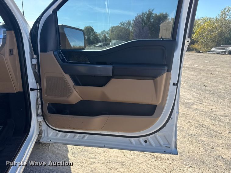 image for item DJ7991 2022 Ford F-150 SuperCrew pickup truck