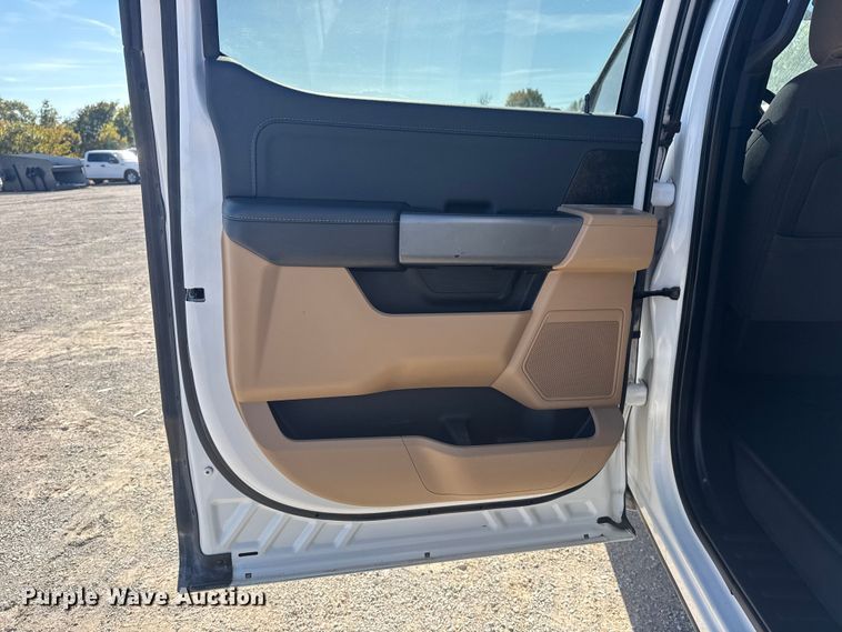 image for item DJ7991 2022 Ford F-150 SuperCrew pickup truck