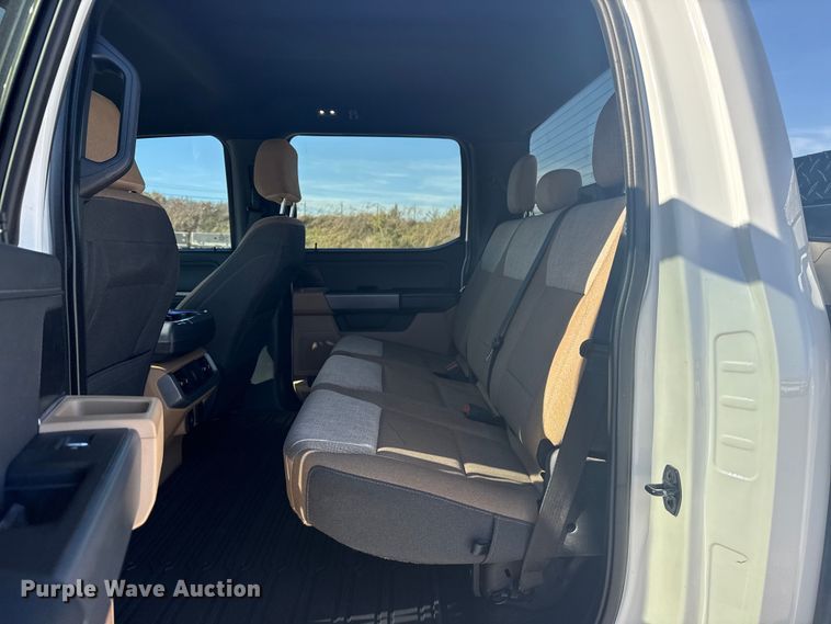 image for item DJ7991 2022 Ford F-150 SuperCrew pickup truck