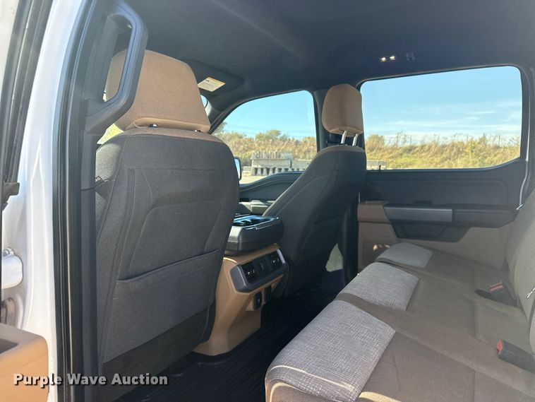 image for item DJ7991 2022 Ford F-150 SuperCrew pickup truck