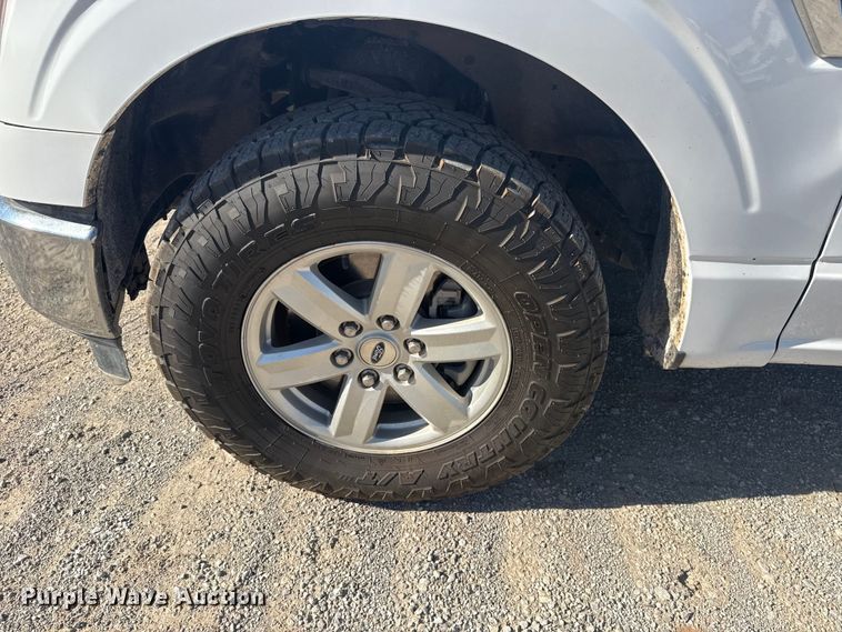 image for item DJ7991 2022 Ford F-150 SuperCrew pickup truck