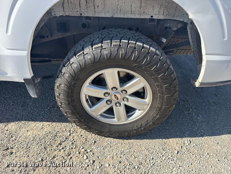 image for item DJ7991 2022 Ford F-150 SuperCrew pickup truck