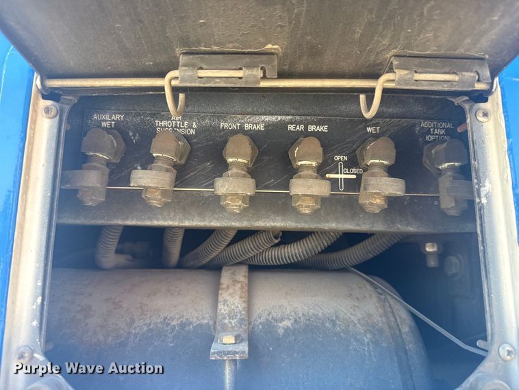 image for item DJ7992 2001 Blue Bird All American school bus