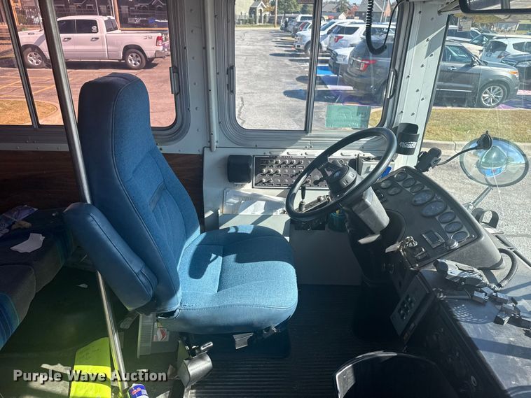 image for item DJ7992 2001 Blue Bird All American school bus