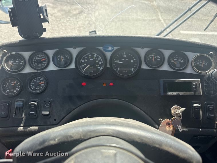 image for item DJ7992 2001 Blue Bird All American school bus