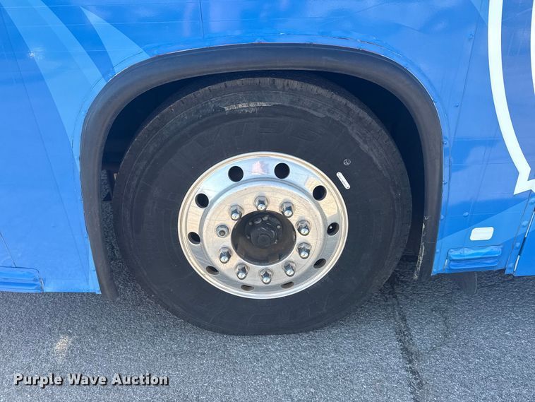 image for item DJ7992 2001 Blue Bird All American school bus