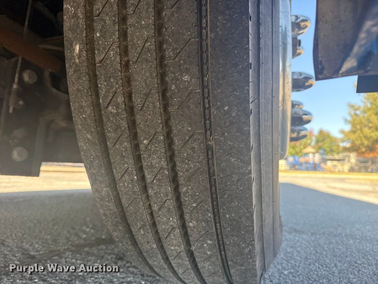 image for item DJ7992 2001 Blue Bird All American school bus