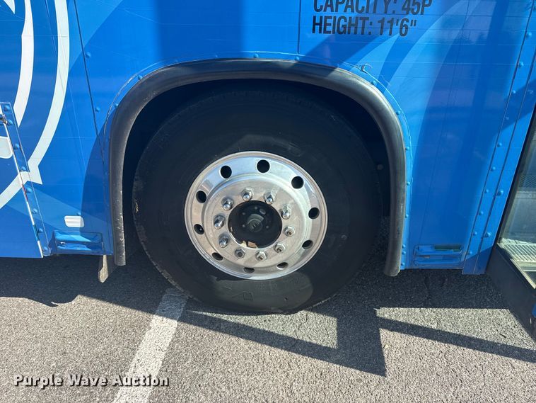 image for item DJ7992 2001 Blue Bird All American school bus